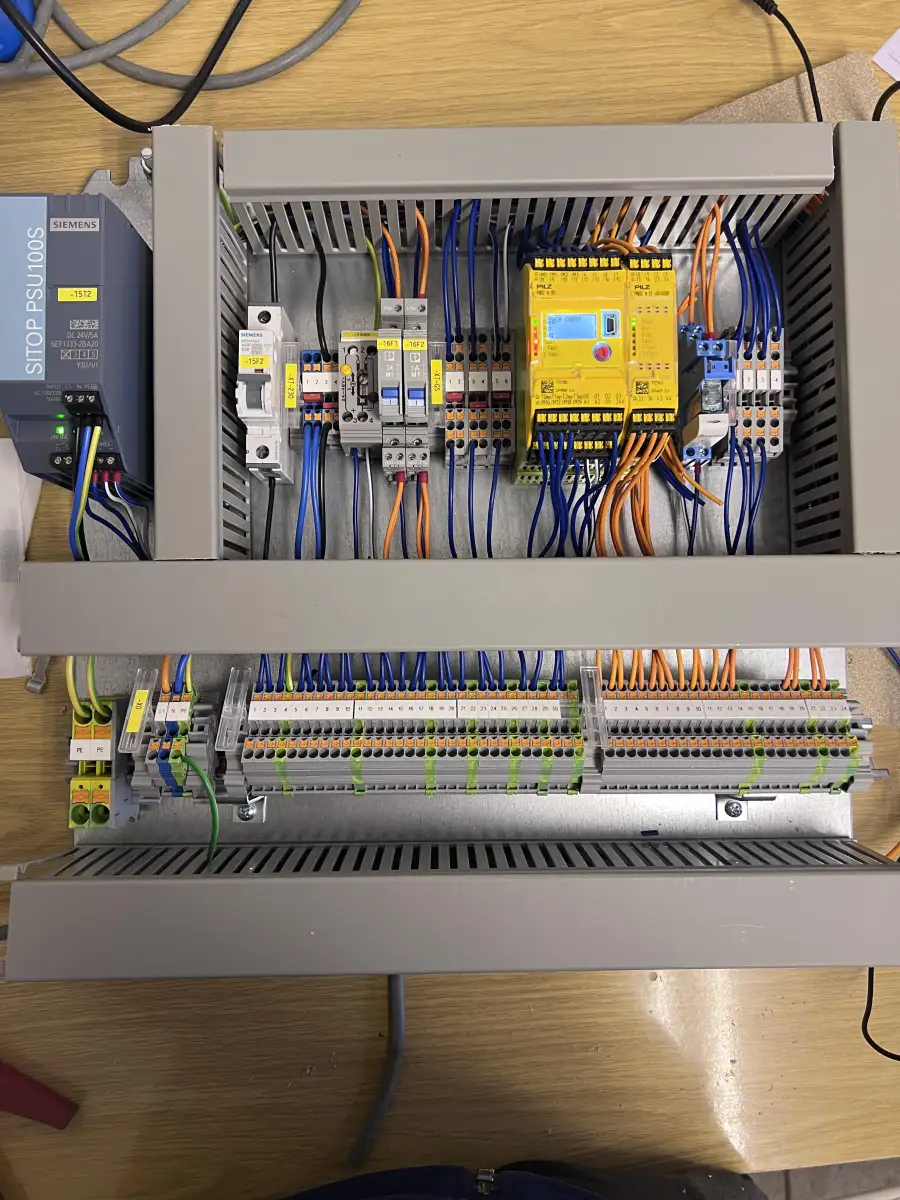 🔌 Schaltschrankbau mit Sicherheitsrelais in Hameln