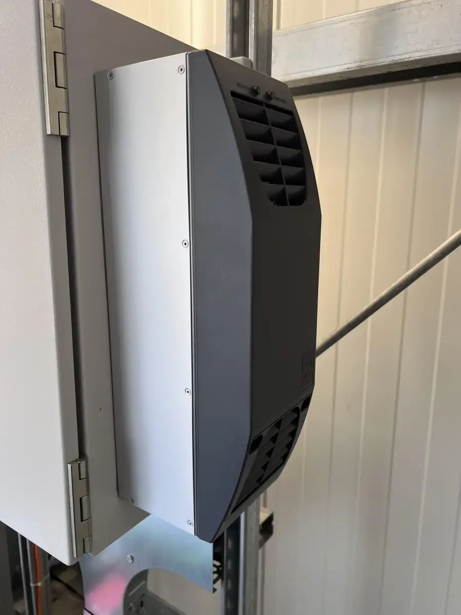 ❄️ Installation eines Klimageräts in einem Schaltschrank