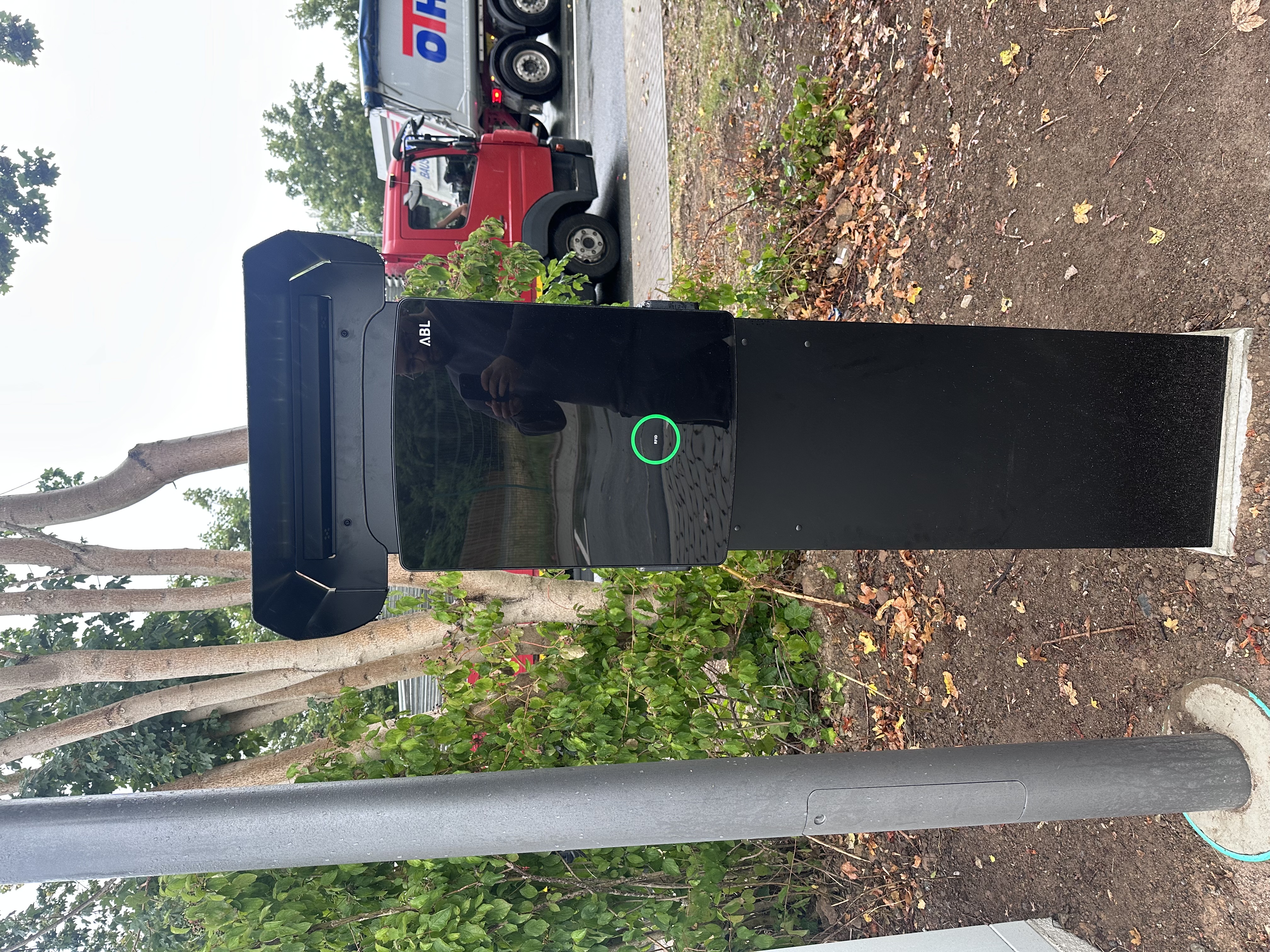 In Hameln haben wir einen Kleinen Öffentlich zugänglichen Ladepark installiert. Von der Pl