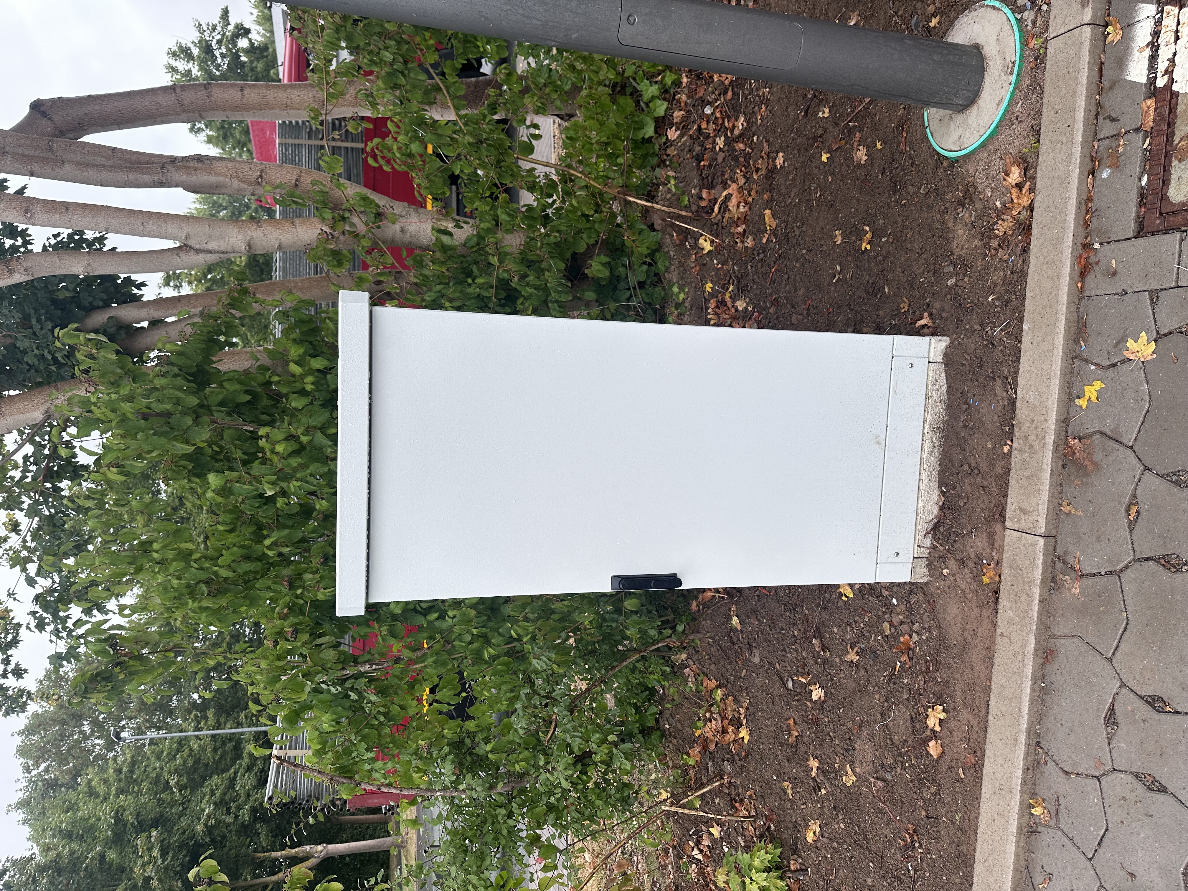 In Hameln haben wir einen Kleinen Öffentlich zugänglichen Ladepark installiert. Von der Pl
