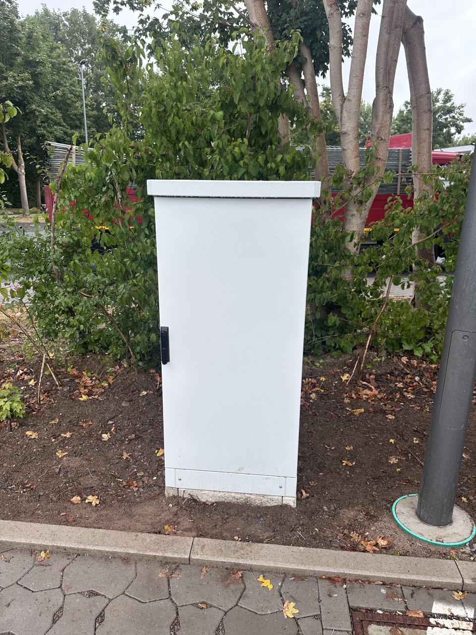 In Hameln haben wir einen Kleinen Öffentlich zugänglichen Ladepark installiert. Von der Pl