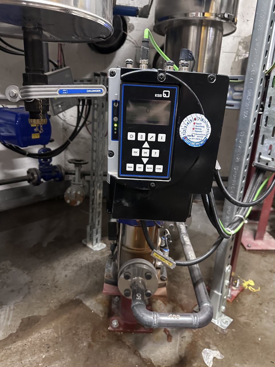 In Hameln haben wir eine Inlinepumpe freigeschaltet und abgeklemmt. Die Pumpe war undicht