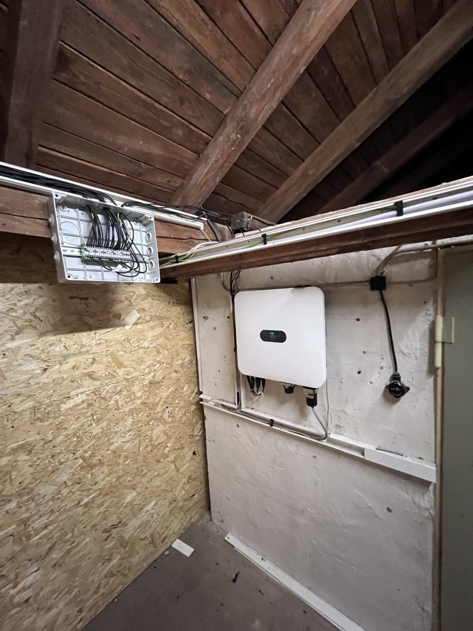 In Stadtoldendorf haben wir bei einer bestehenden PV-Anlage die alten Wechselricjter demon