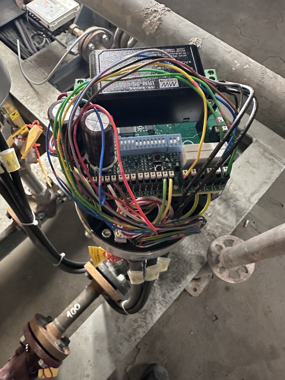 Bei einem Kunden in Hameln haben für die seine Analge mehrere Ventile angeklemmt., eingeri
