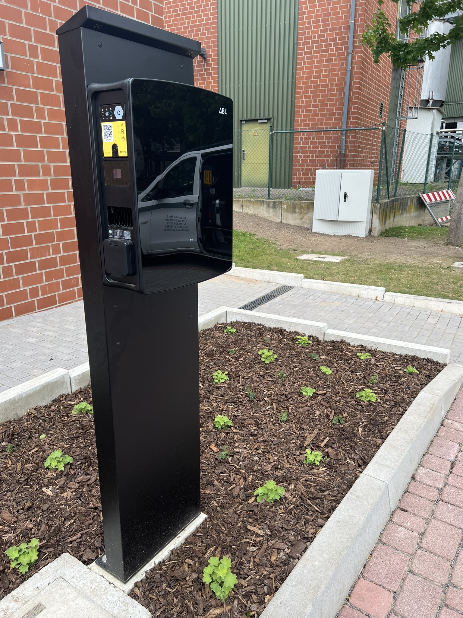 🔌 Installation eines Ladeparks mit ABL Ladesäulen und Reev Backend in Hameln ⚡