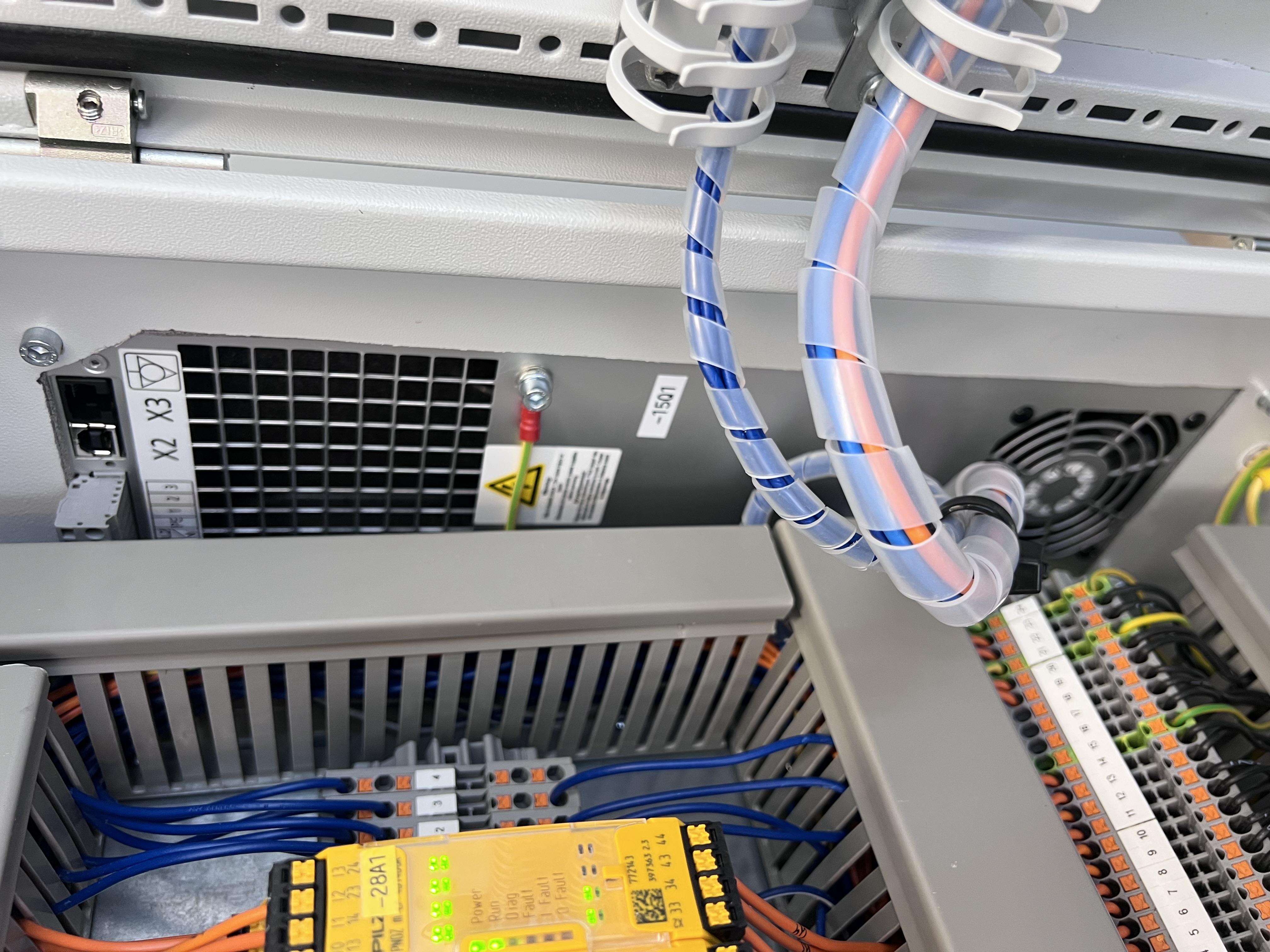 ❄️ Installation eines Klimageräts in einem Schaltschrank